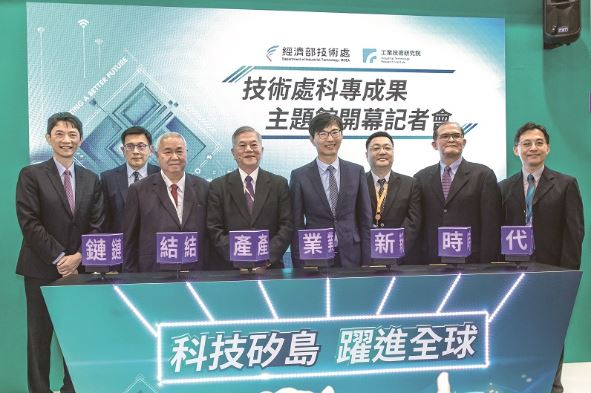 2023 SEMICON TAIWAN」中，臺灣展出多項獨步全球的科技，2022年半導體產值位居全球第二，反映臺灣在全球科技和製造領域的卓越實力。