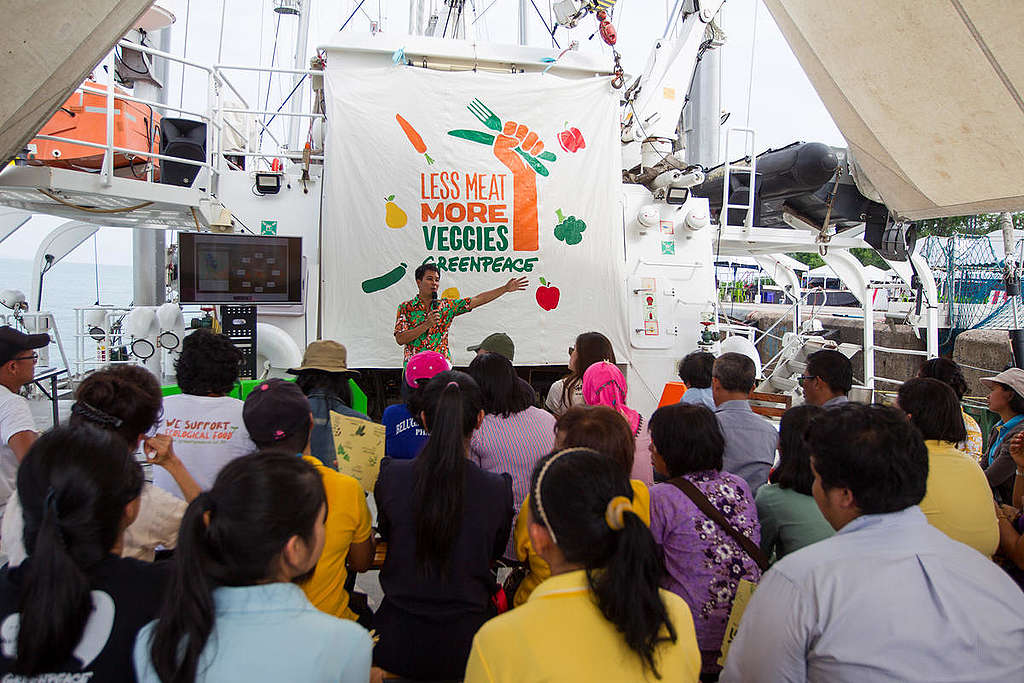綠色和平「彩虹勇士號」舉辦少肉多蔬演講。 © Baramee Temboonkiat / Greenpeace